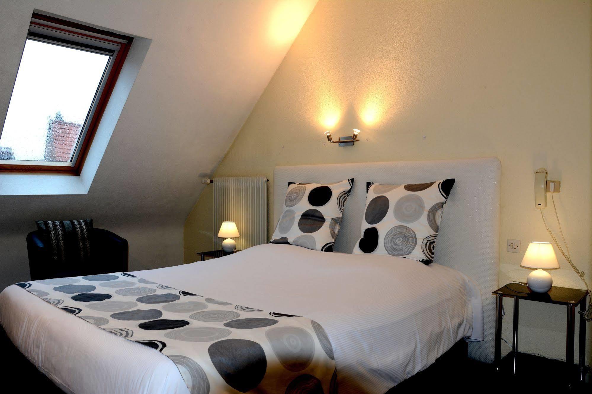 Logis Hotel Du Centre - Halte Ideale En Cyclotourisme Avec Garage A Velos Clos Molsheim Kültér fotó